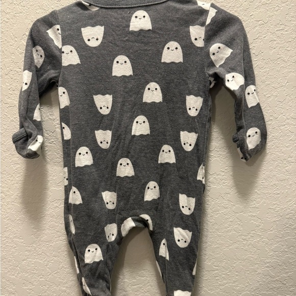 Old Navy Gray and White Footie Pajama with Cute Ghost Faces Size 0/3M - Picture 4 of 5